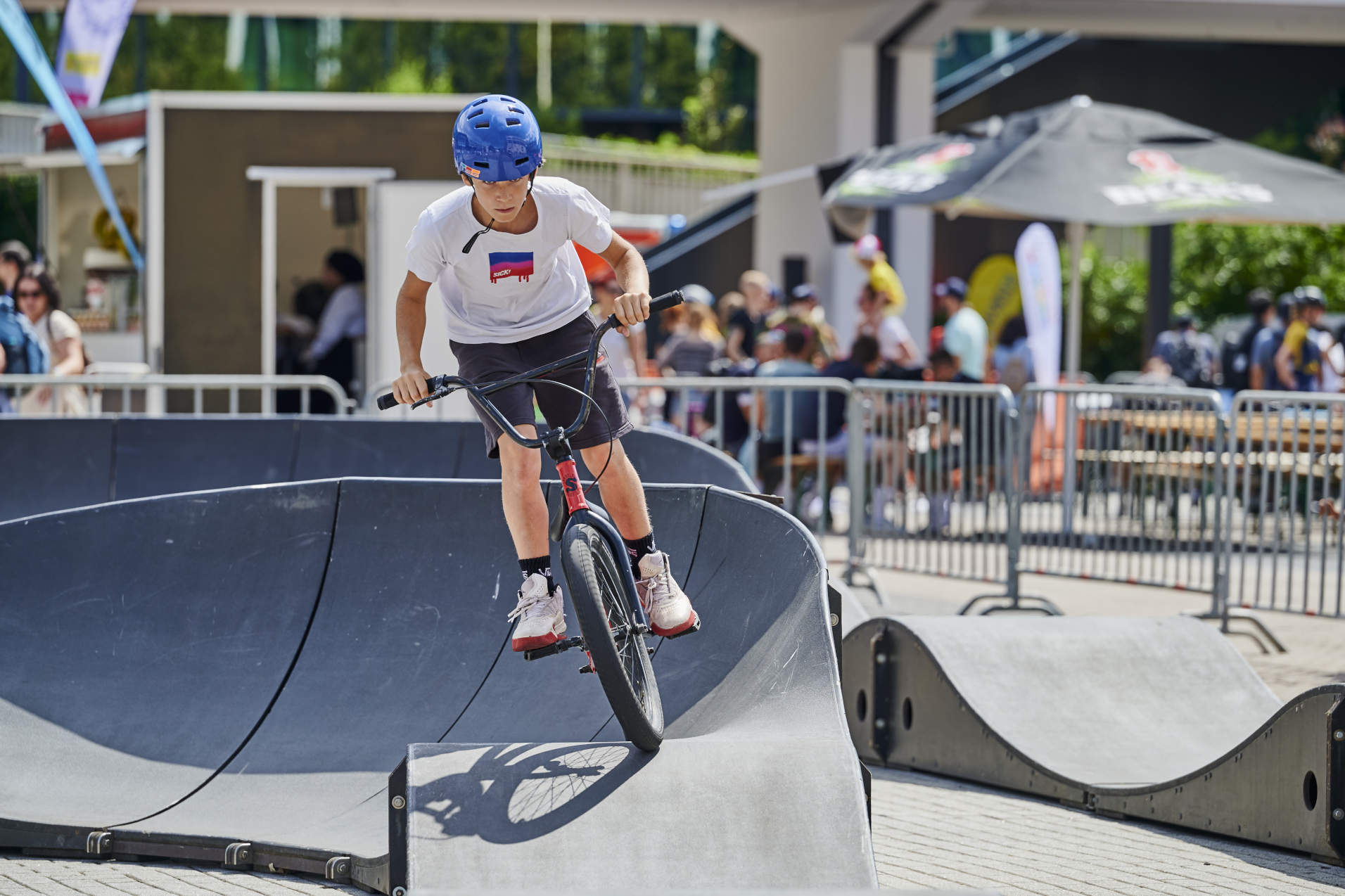 Ein junger Radfahrer bei der Eurobike