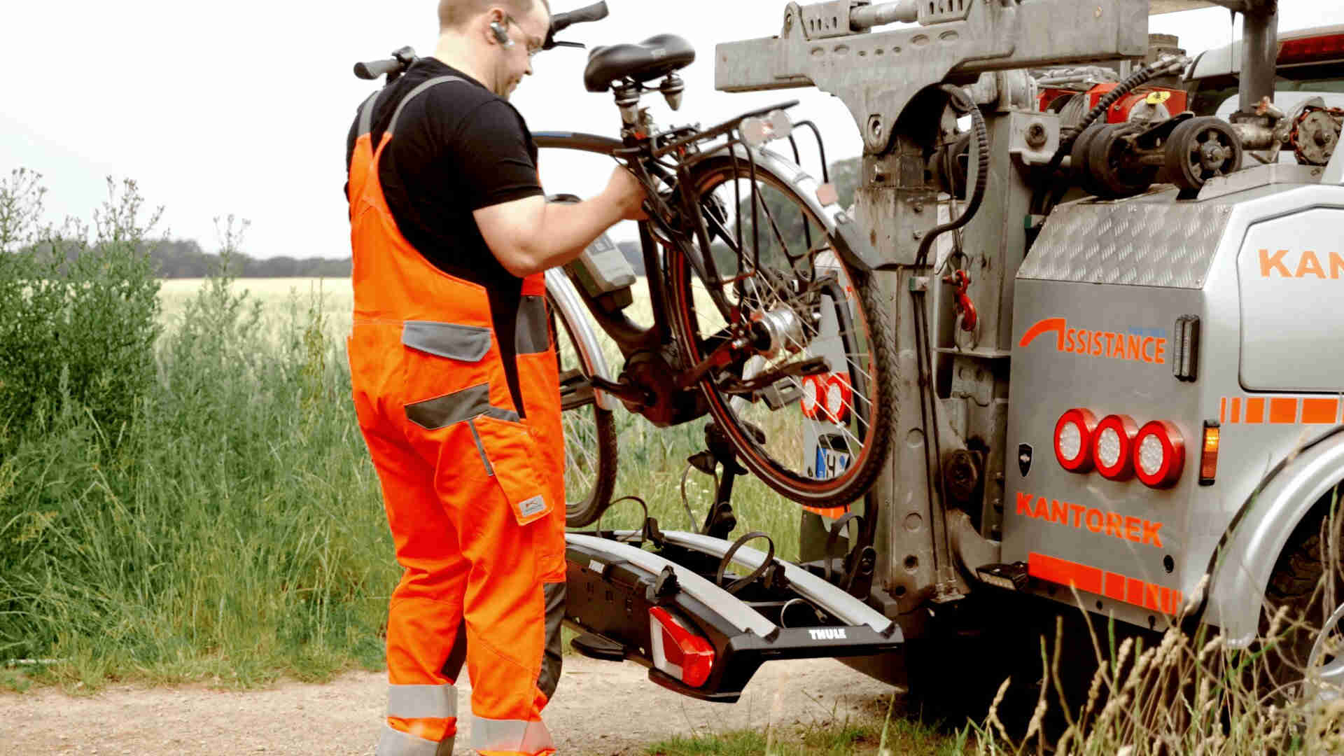 Fahrrad wird von der Pannenhilfe abgeholt