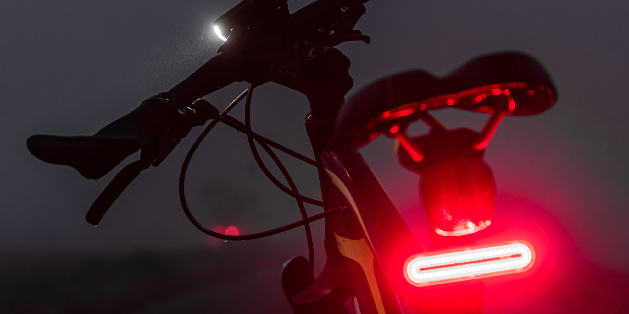 Fahrrad mit Rück- und Frontlicht