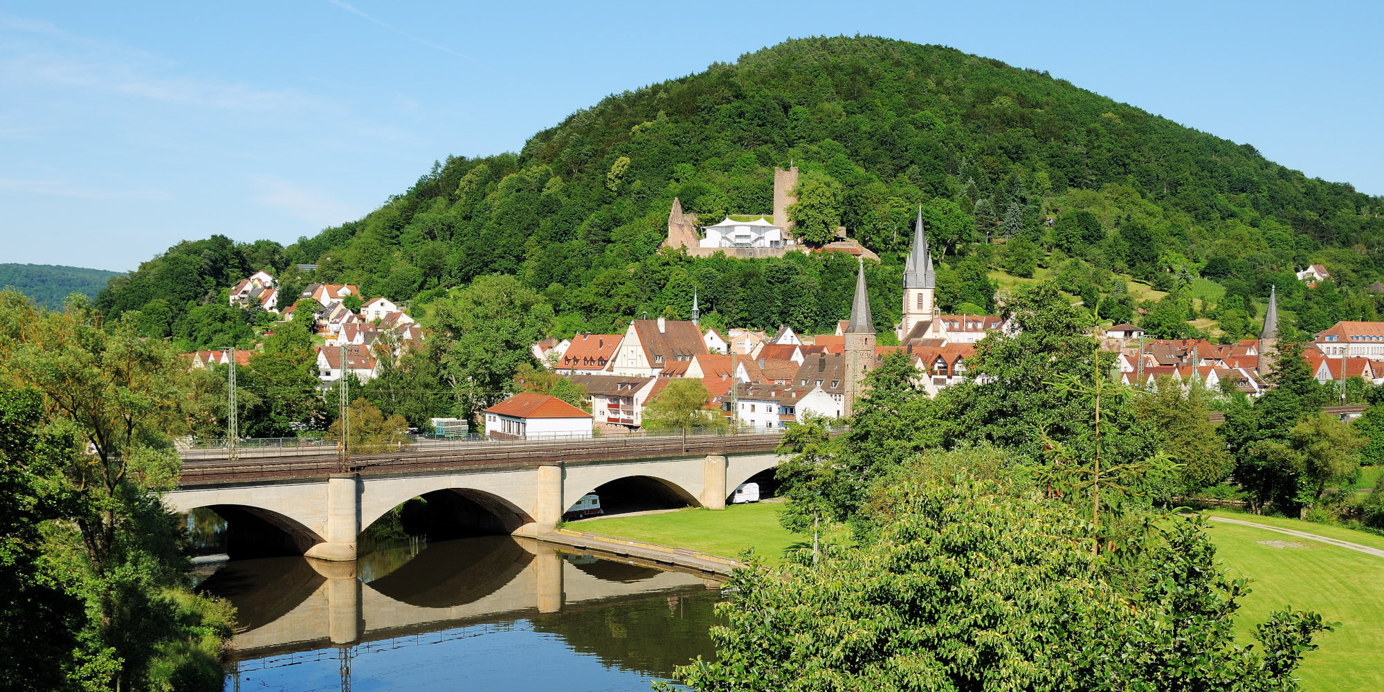 Gemünden am Main, Blick auf die Altstadt mit Scherenburg