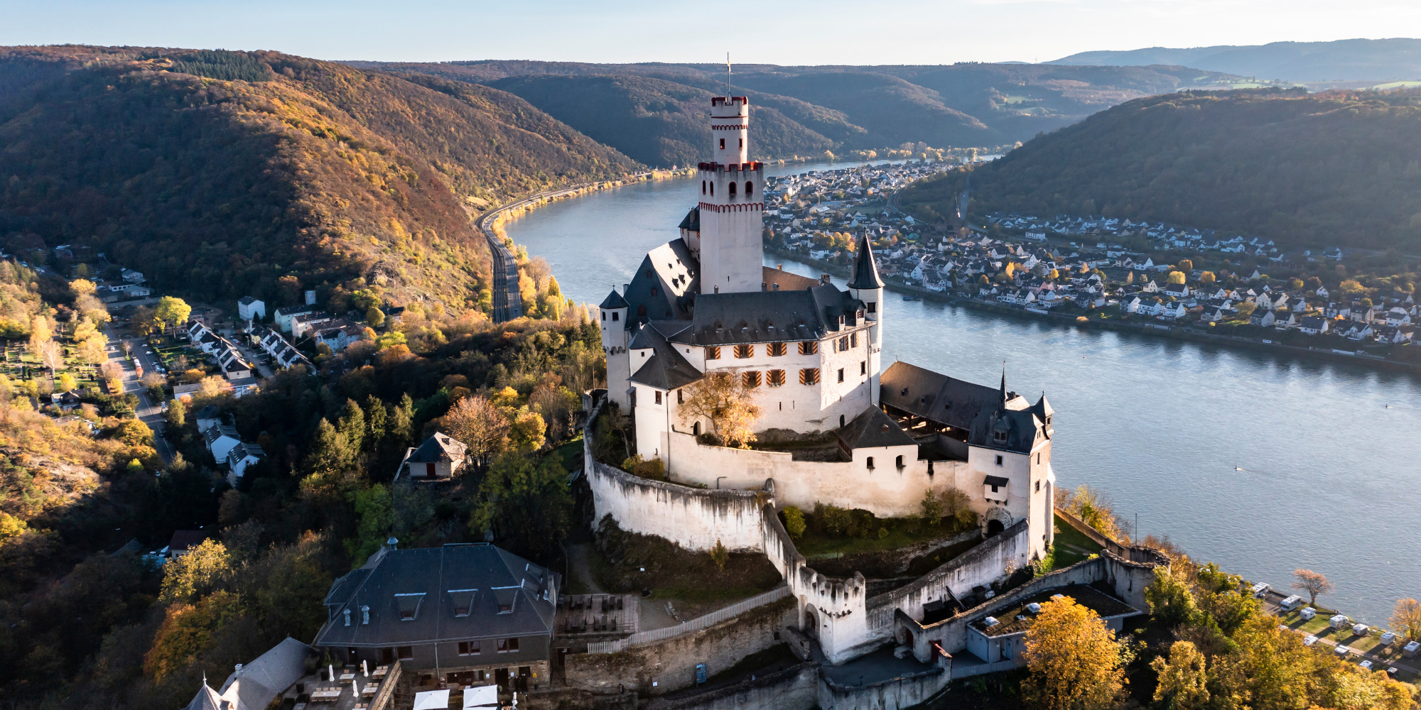 Luftaufnahme von Schloss Marksburg bei Braubach