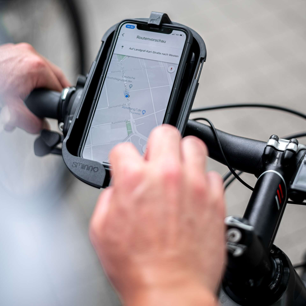 Smartphone wird als Navi beim Radfahren genutzt